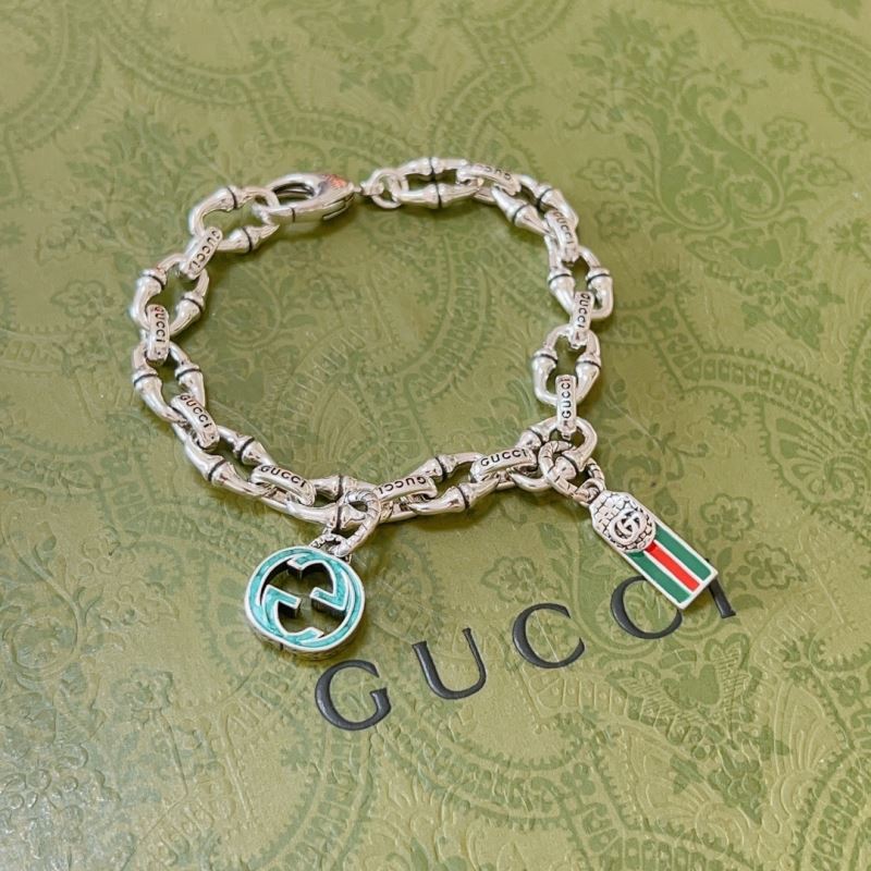 G*u*i bracelets